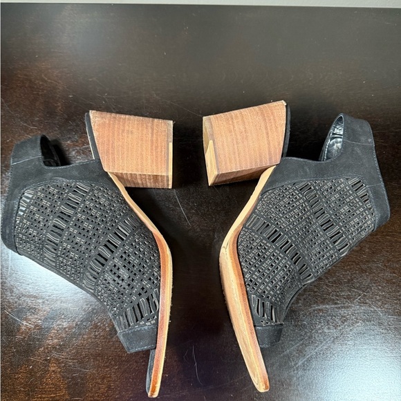 Vince Camuto Black Open-Toe Heels with Chunky Heel - Picture 3 of 8